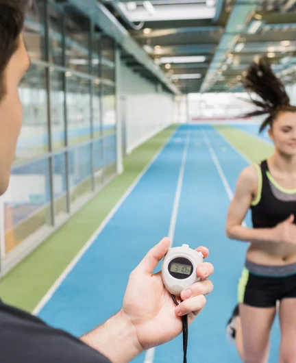 981e3ecf-8c99-4330-94b6-45b2e22dab29-trainer-timing-woman-track.jpg